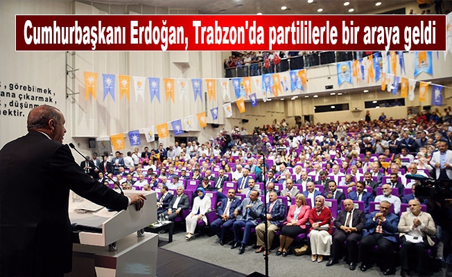 Cumhurbaşkanı Erdoğan, Trabzon'da partililerle bir araya geldi Cumhurbaşkanı Erdoğan, Trabzon'da partililerle bir araya geldi