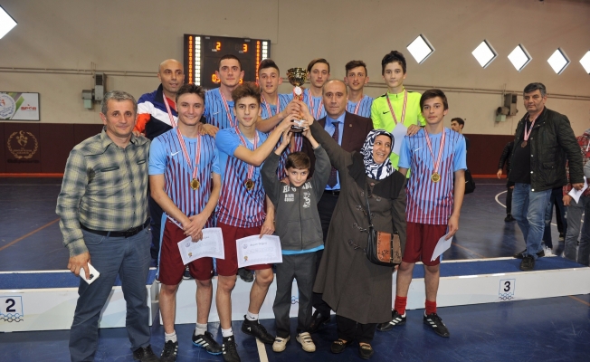 Futsalda lise öğrencileri hünerlerini gösterdi Futsalda lise öğrencileri hünerlerini gösterdi