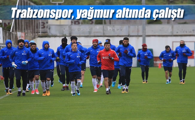 Trabzonspor, yağmur altında çalıştı Trabzonspor, yağmur altında çalıştı