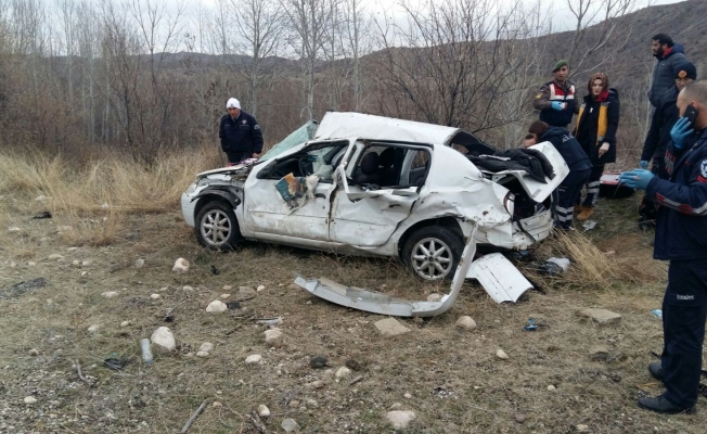 Cenaze yolunda kaza: 2 ölü, 3 yaralı Cenaze yolunda kaza: 2 ölü, 3 yaralı