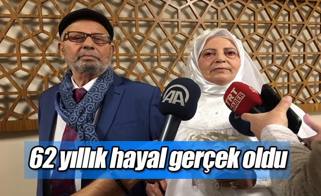 Damat 82, gelin 78 yaşında nikah tazeledi Damat 82, gelin 78 yaşında nikah tazeledi