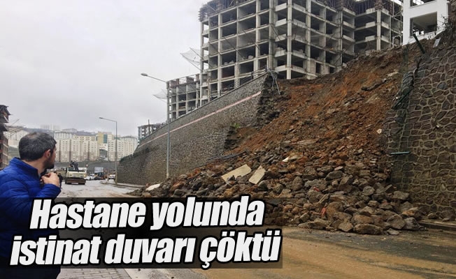 Trabzon'da hastane yolunda istinat duvarı çöktü