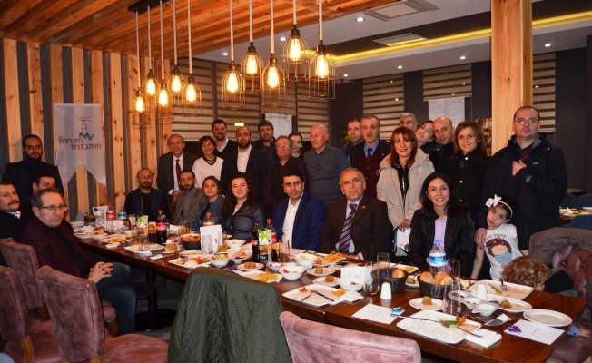 Trabzon Forum’dan, gazetecilere anlamlı hediye Trabzon Forum’dan, gazetecilere anlamlı hediye