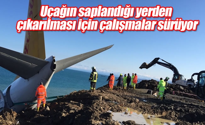 Uçağın saplandığı yerden çıkarılması için çalışmalar sürüyor Uçağın saplandığı yerden çıkarılması için çalışmalar sürüyor