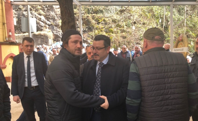 Fatih Tekke dedesini son yolculuğuna uğurladı Fatih Tekke dedesini son yolculuğuna uğurladı