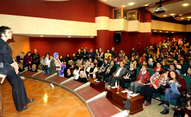 Yazar Şermin Yaşar TTSO’da söyleşi programına katıldı