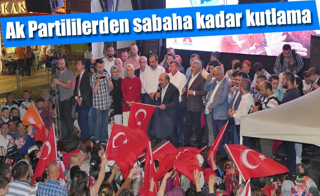 Ak Partililerden sabaha kadar kutlama Ak Partililerden sabaha kadar kutlama
