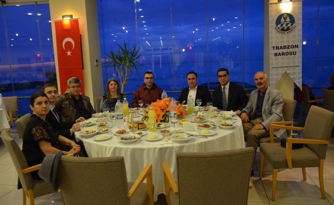 Trabzon Barosu üyeleri iftarda buluştu Trabzon Barosu üyeleri iftarda buluştu