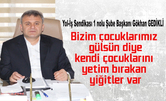 Bizim çocuklarımız gülsün diye kendi çocuklarını yetim bırakan yiğitler var. Bizim çocuklarımız gülsün diye kendi çocuklarını yetim bırakan yiğitler var.