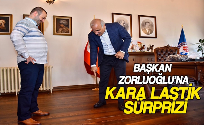 Başkan Zorluoğlu’na ‘Kara Lastik’ Sürprizi Başkan Zorluoğlu’na ‘Kara Lastik’ Sürprizi