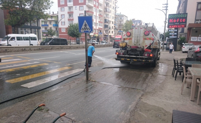 Akçaabat Belediyesi Temizlik Çalışmalarını Sürdürüyor. Akçaabat Belediyesi Temizlik Çalışmalarını Sürdürüyor.