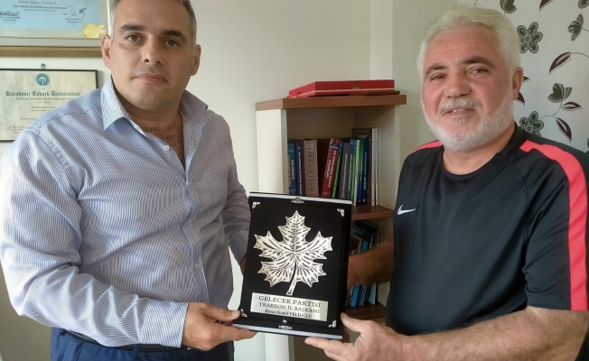 Cumhuriyet Mahallesi Muhtarı Kadir Sert'ten Gelecek Partisine Ziyaret Cumhuriyet Mahallesi Muhtarı Kadir Sert'ten Gelecek Partisine Ziyaret