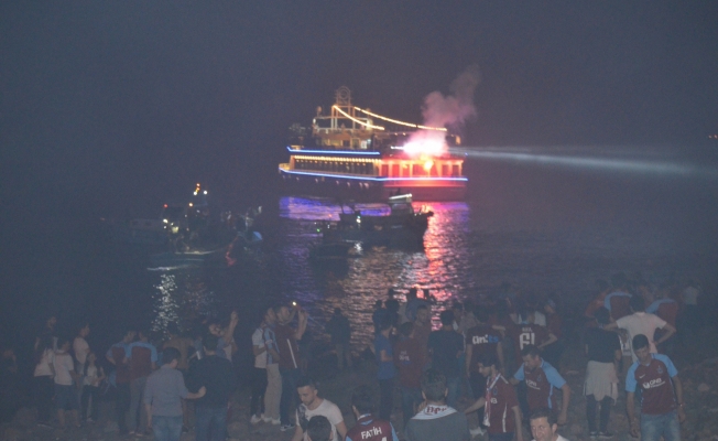 Trabzonspor'da meşaleli kutlama