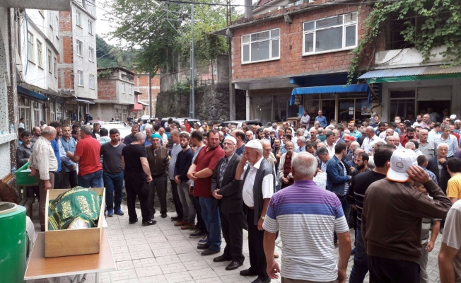 Trabzon'daki kazada ölen  2 Kişi Artvin'de toprağa verildi