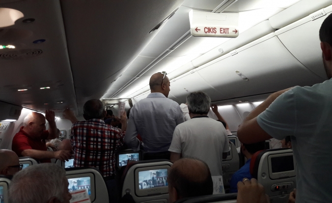 Trabzonspor kafilesini taşıyan uçakta klima krizi
