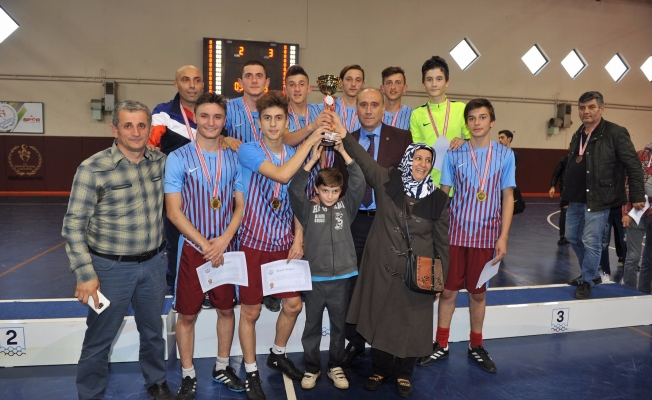 Futsalda lise öğrencileri hünerlerini gösterdi