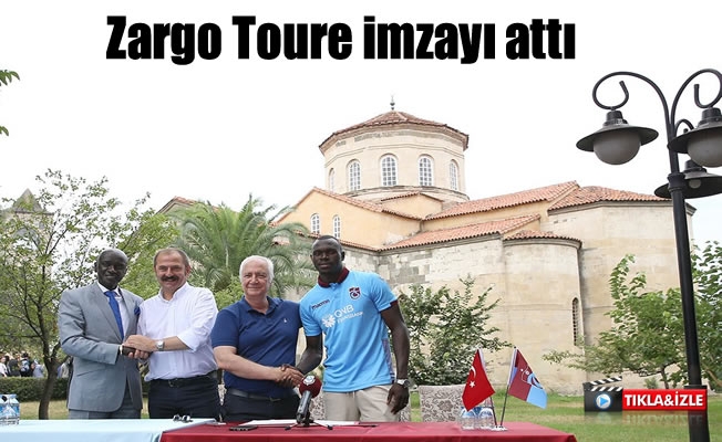 Zargo Toure kendisini Trabzonsporlu yapan imzayı attı