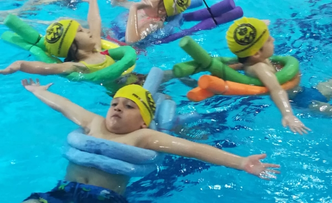 Büyükşehir Belediyesi’nin Yaz Yüzme Okulları sona erdi