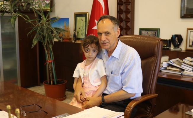 Minik Fatmanur'dan Başkan Türkmen'e ziyaret