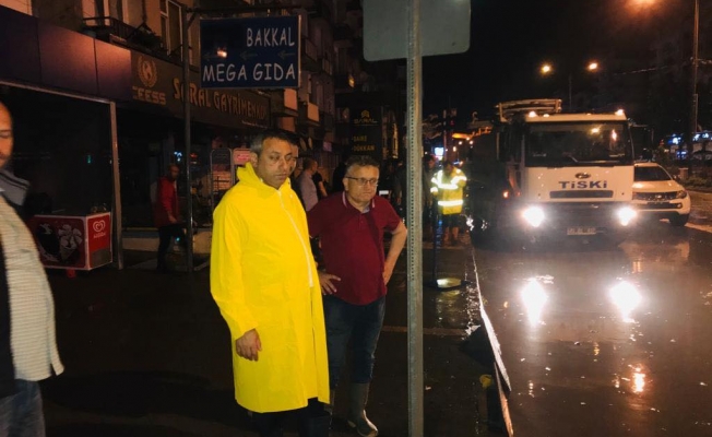 Ortahisar Belediyesi Gece Boyunca Yağmur Sularıyla Mücadele Etti