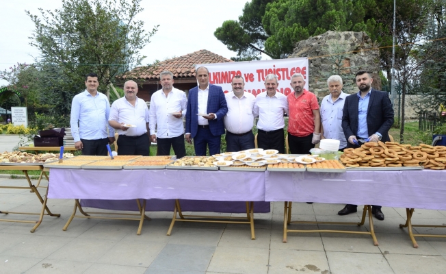 Trabzon'da turistlere tatlı jesti
