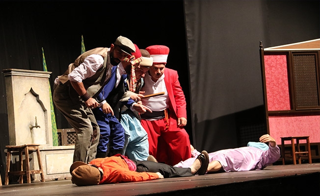 Açık Hava Tiyatro Günleri’nde  “Akçaabat Belediye Tiyatrosu” Tiyatroseverlerle Buluştu