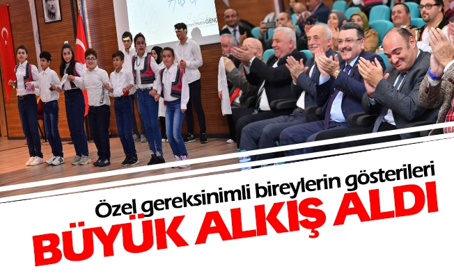 Özel gereksinimli bireylerin gösterileri büyük alkış aldı