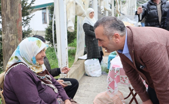 Kireçhane Köy Pazarını gezen İYİ Partili Yavuz Aydın: Kadınlarımızla yan yana, omuz omuza yol alıyoruz
